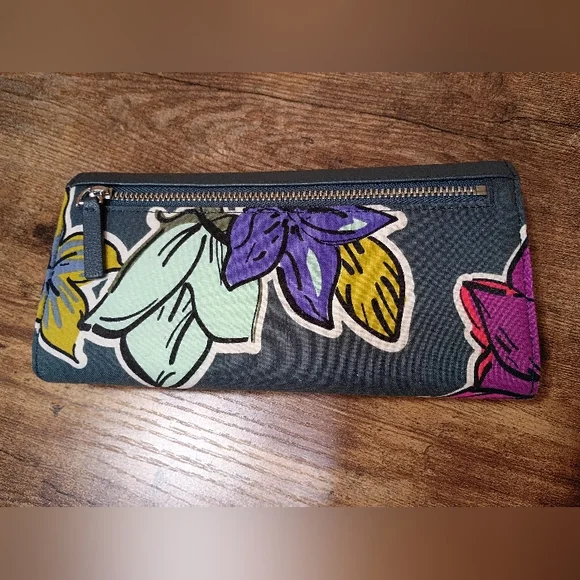 Vera Bradley Faux Leather & Floral Wallet - NWOT - Pristine Condition - Picture 4 of 4